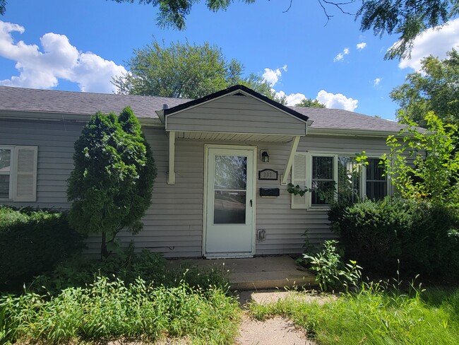 Building Photo - 202 S Hammes Ave Rental