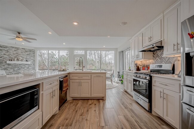 Building Photo - 6628 Bayou Glen Rd Unit 6628 Rental