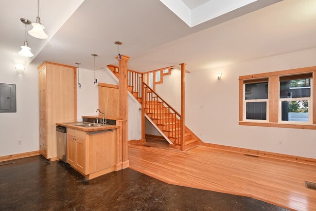 Building Photo - 8752 Dayton Ave N Unit B Rental