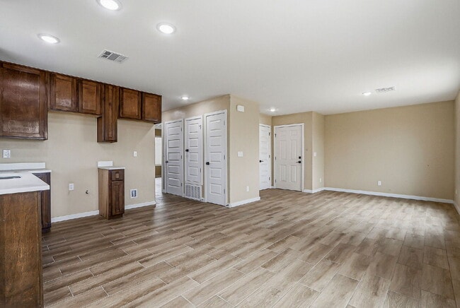 2-bedroom, 1-bath brand new apartment in 79924