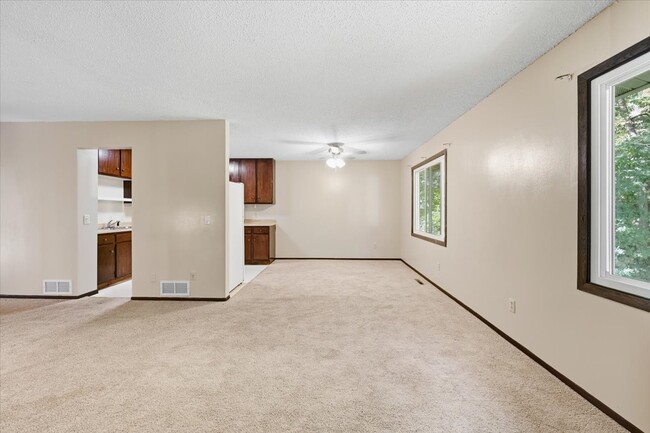 Photo - 419 Butler Ave E