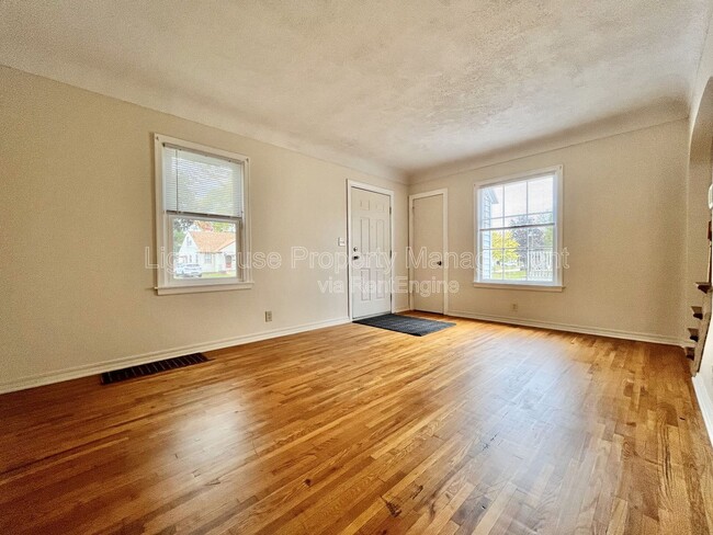 Photo - 1656 Fremont Ave NW