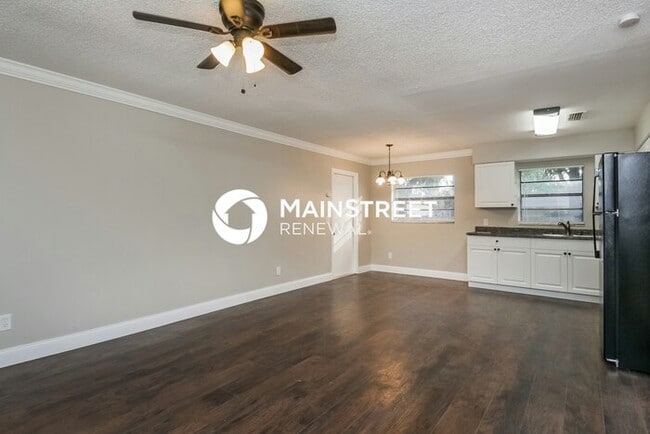 Photo - 3 Bedroom Pet-Friendly Home in St. Cloud, FL with Main Street Renewal