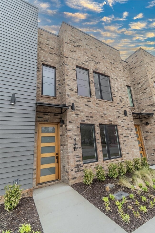 Building Photo - 4120 W Olive St