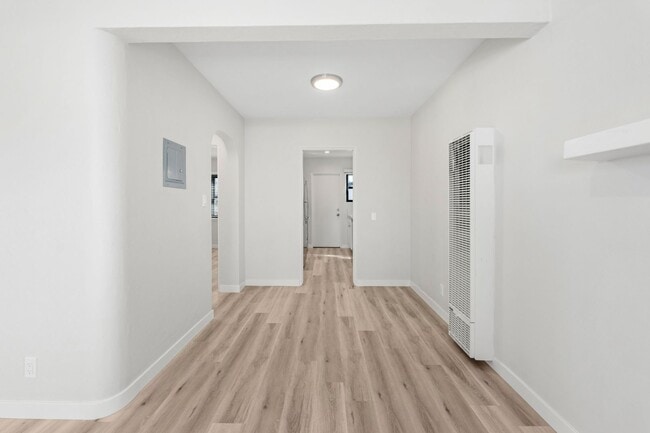 Photo - HILLCREST GREAT RENOVATED ONE BEDROOM APARTMENT. Unidad 1831