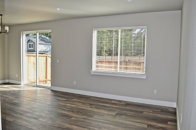 Photo - 6923 Lennon Ln NE