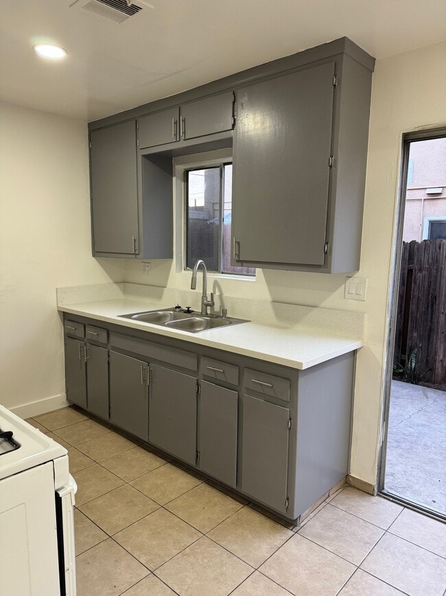 Photo - 4575 Canoga St