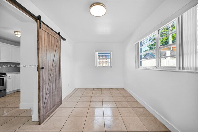 Photo - 3231 SW 25th St