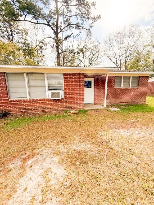 Photo - 2111 Robin St