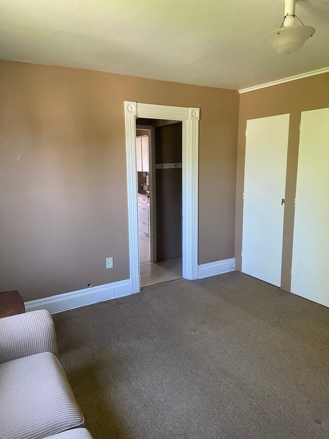 Photo - 801 S Main St - Free Parking Included!