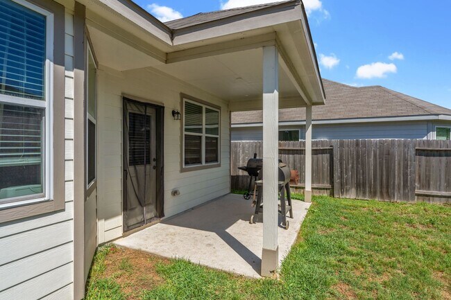 Building Photo - 2221 Raider Dr