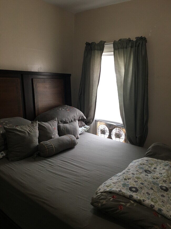 Bedroom 1 - 57 Ackley Ave Unidad 1