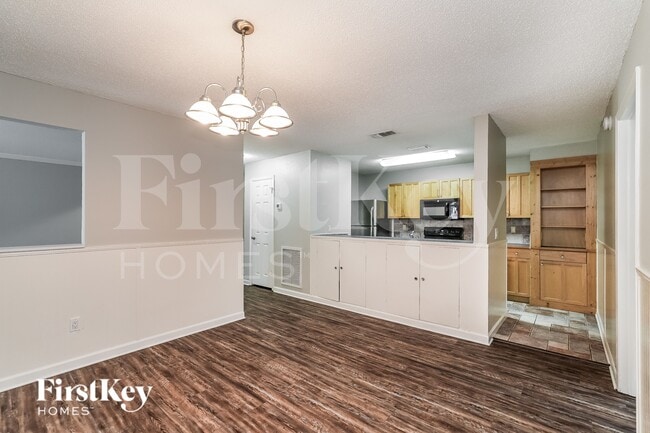 Photo - 7027 Silvermill Dr