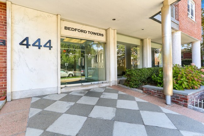 Building Photo - 444 Bedford St