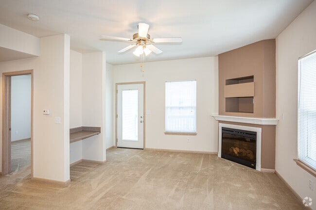 1BR, 1BA - 710 SF - City Homes at Fall Creek