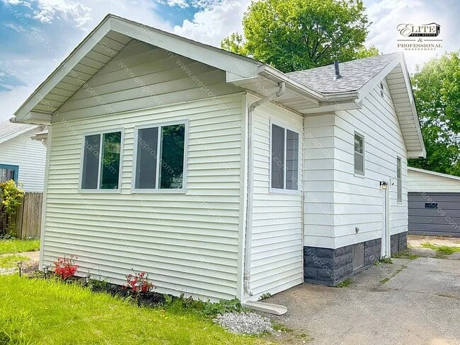 Photo - 2515 Bagley St