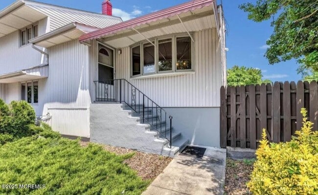4 Coral Way