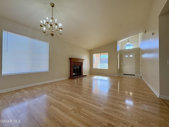 Photo - 37660 Cardiff St