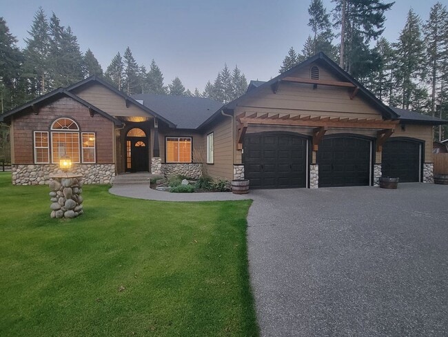 Building Photo - Beautiful Home on Gated Property