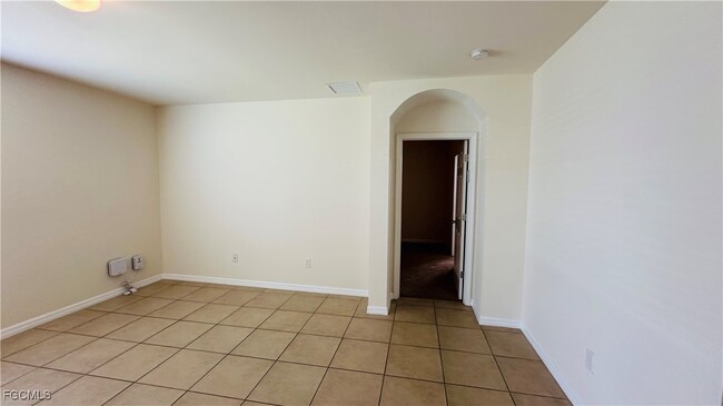 Building Photo - 4417 SW 15th Pl