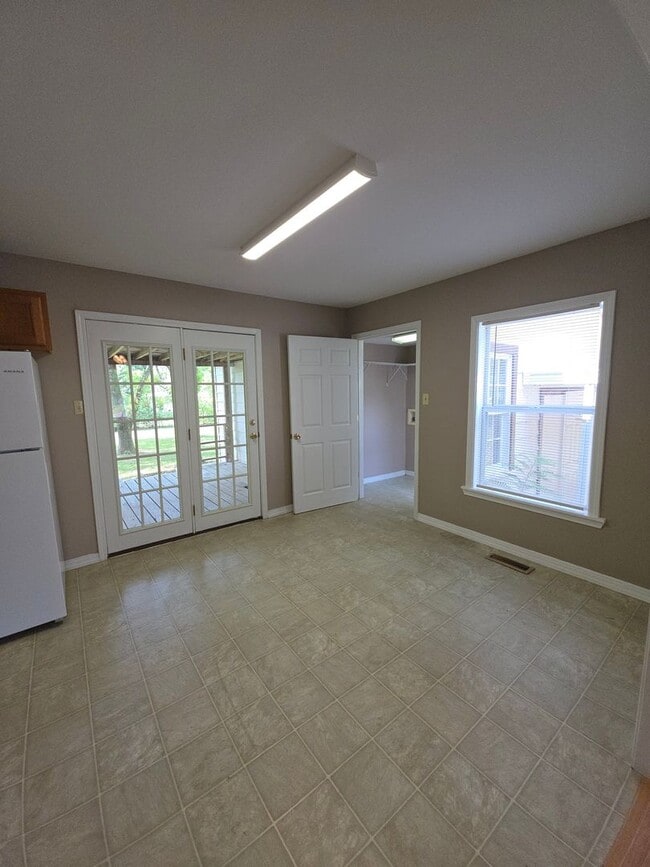 Photo - 204 S Laredo Ave