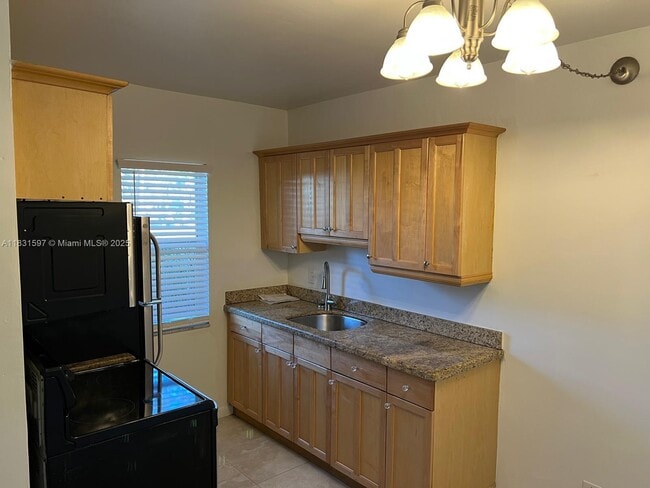 Building Photo - 2301 NE 6th Ave Unit 103 Rental