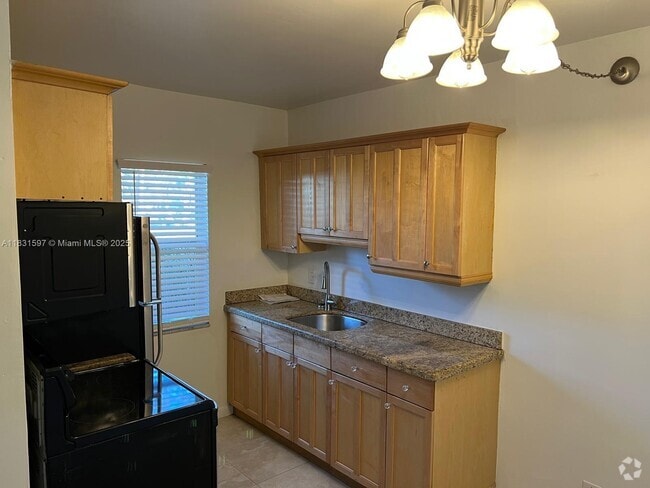 Building Photo - 2301 NE 6th Ave Unit 103 Rental