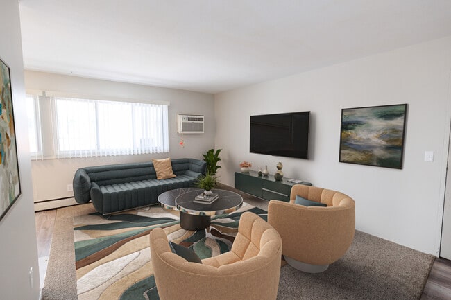 Photo - Hiawatha Court