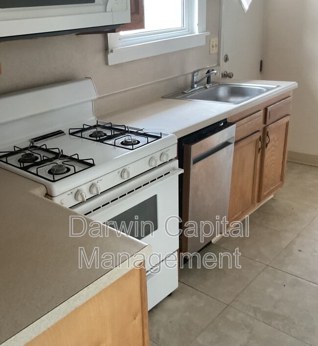 Photo - 1917 W High St