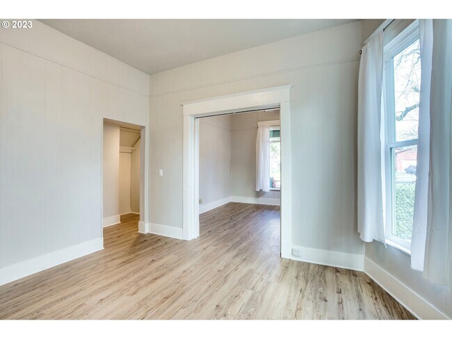 Living Room - 9426 N Edison St Unit 1