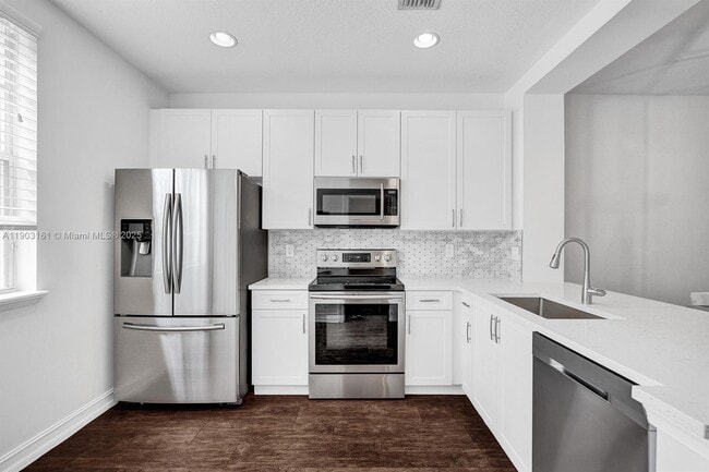 Building Photo - 446 NE 2nd Ave