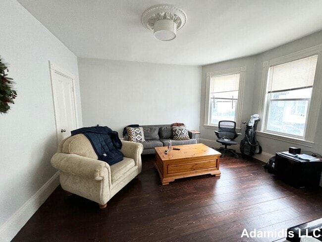 Building Photo - 32 Rawson St Unit 2 Rental