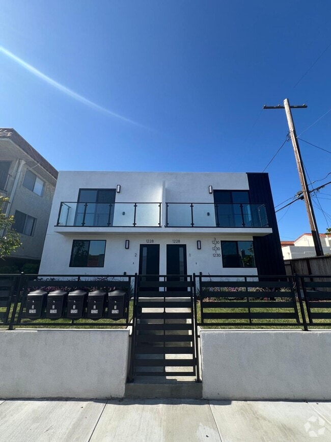 Building Photo - 1230 W 8th St Rental