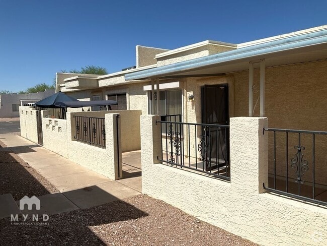 Building Photo - 2151 N Meridian Dr Rental