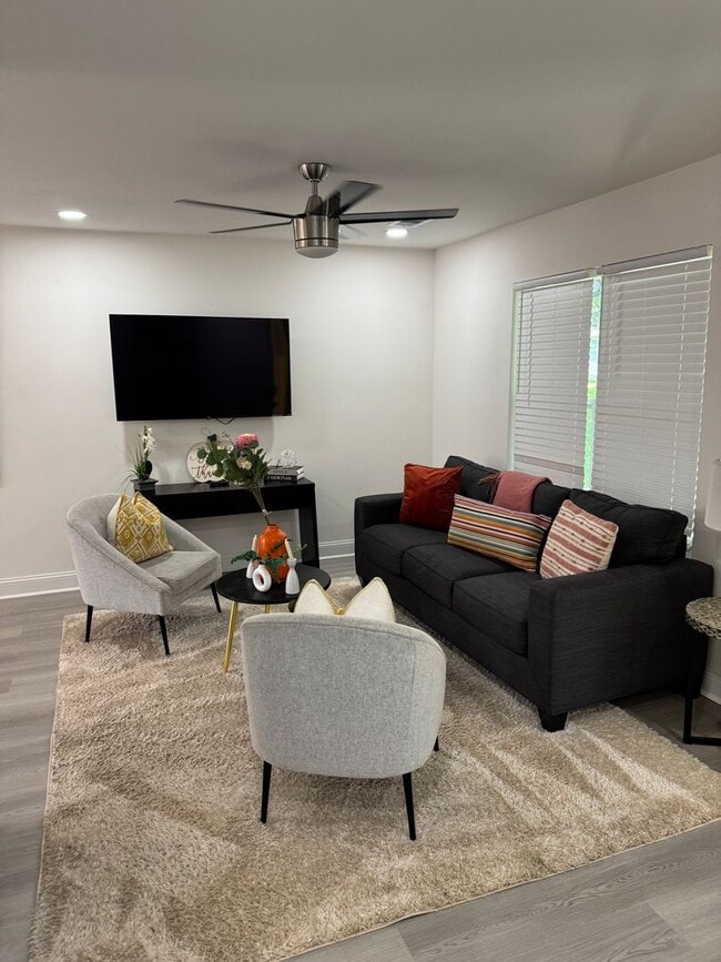 Photo - 3475 Meadowlane Pl SW