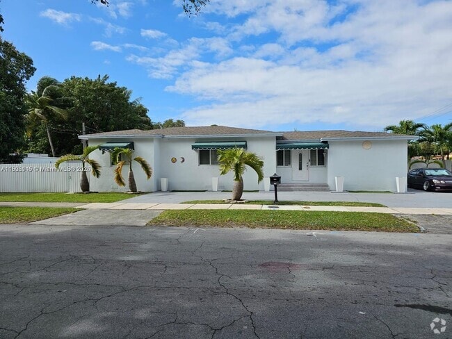 Building Photo - 520 NW 30th Ave Rental