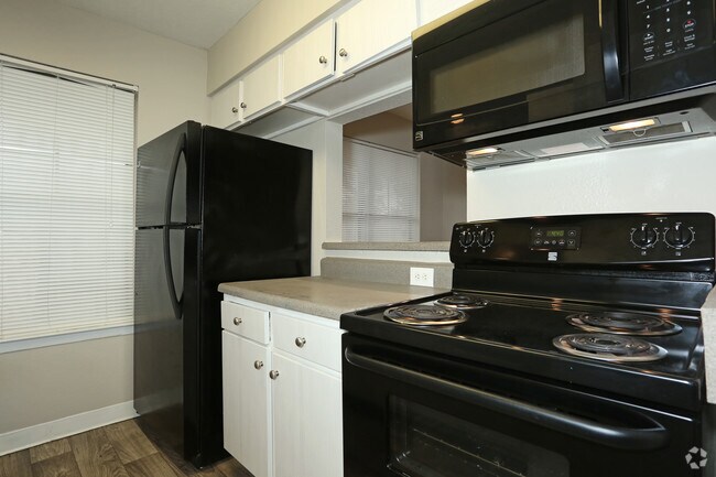 2HAB, 1BA - 813 ft² - z - Historical - The Pointe