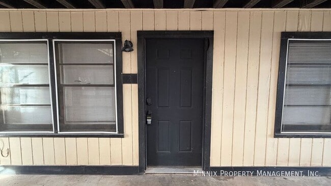 Building Photo - 5005 Avenue W Unit 2