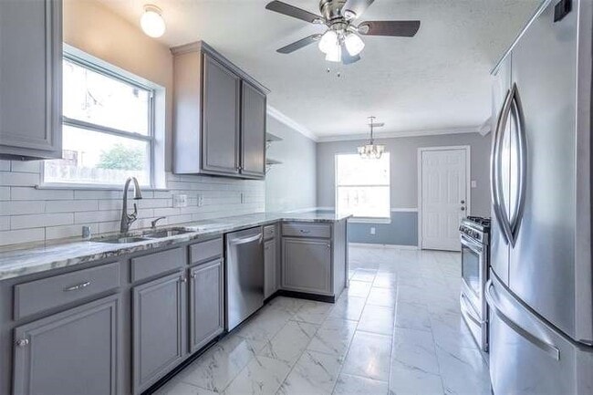 Photo - 221 Armand Bay Dr