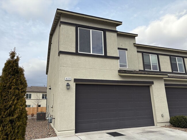 Low Maintenance 3 Bedroom Home in South Reno! - Low Maintenance 3 Bedroom Home in South Reno!