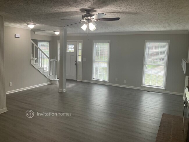 Photo - 1396 Rhododendron Dr NW