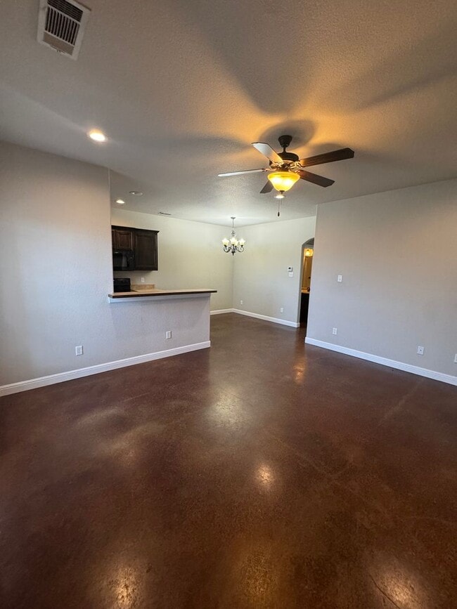 Garage Parking! Fenced Yard/PETS welcome - Garage Parking! Fenced Yard/PETS welcome Townhome