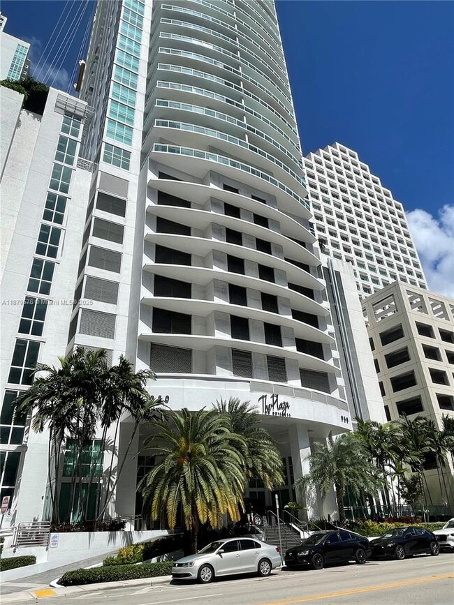 Building Photo - 950 Brickell Bay Dr Unit 1703