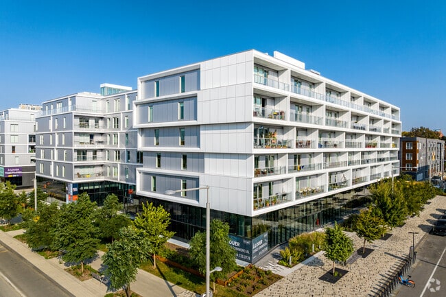 Building Photo - MILHAUS Condo