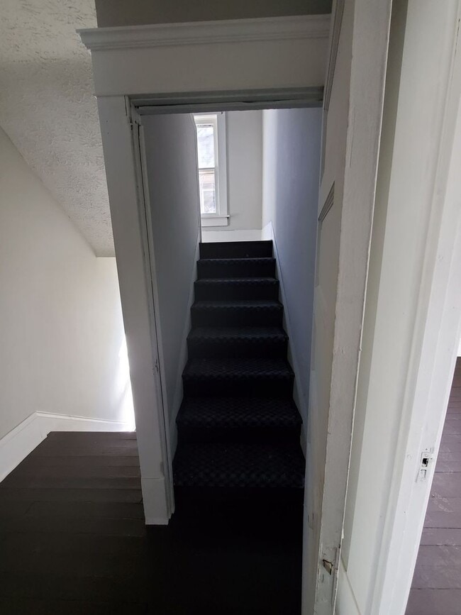 Photo - 1356 Woodland Ave NW