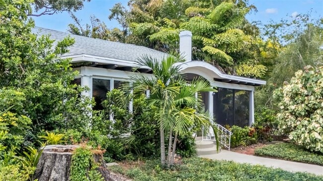 Photo - 325 16th Ave NE