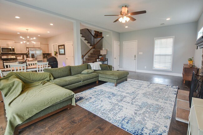 Photo - Pet Friendly Three Bedroom with Bonus in Rossview!