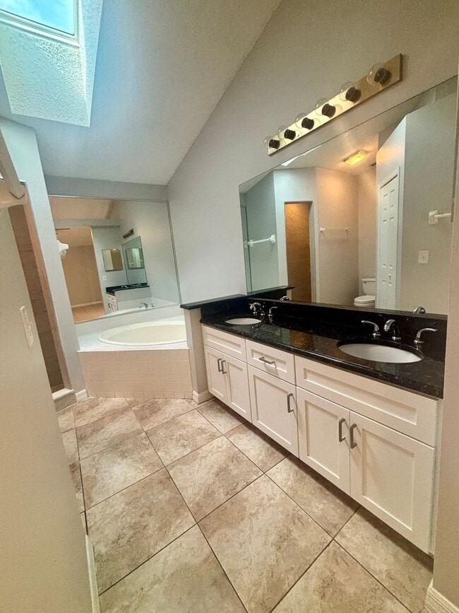 Photo - 508 Winding Oak Ln