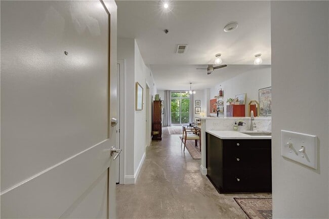 Photo - 905 Juniper St NE Unidad 309