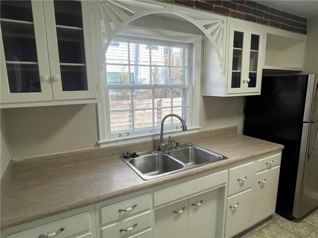 Photo - 1192 Kingsley Cir NE